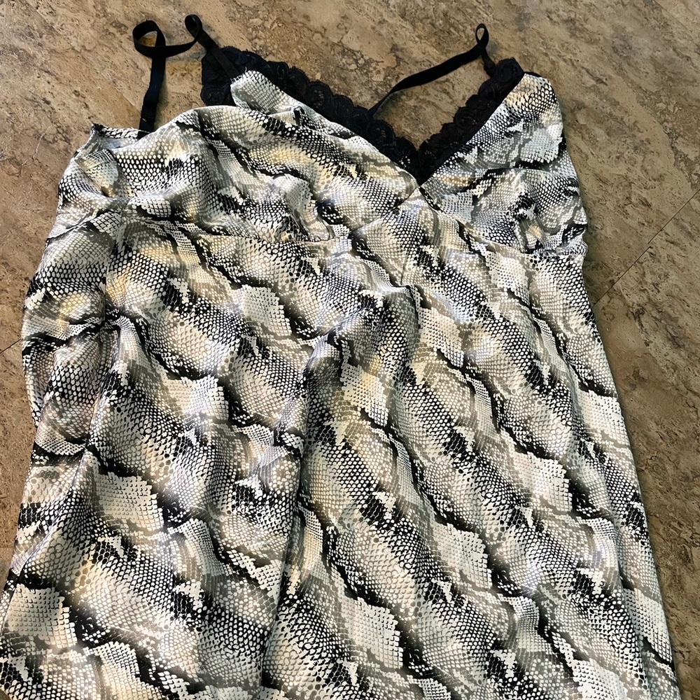 Snakeskin torrid nightgown size 1